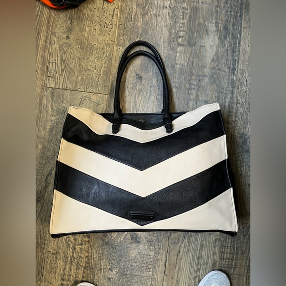 COPY - Steve Madden - Picture 1 of 6